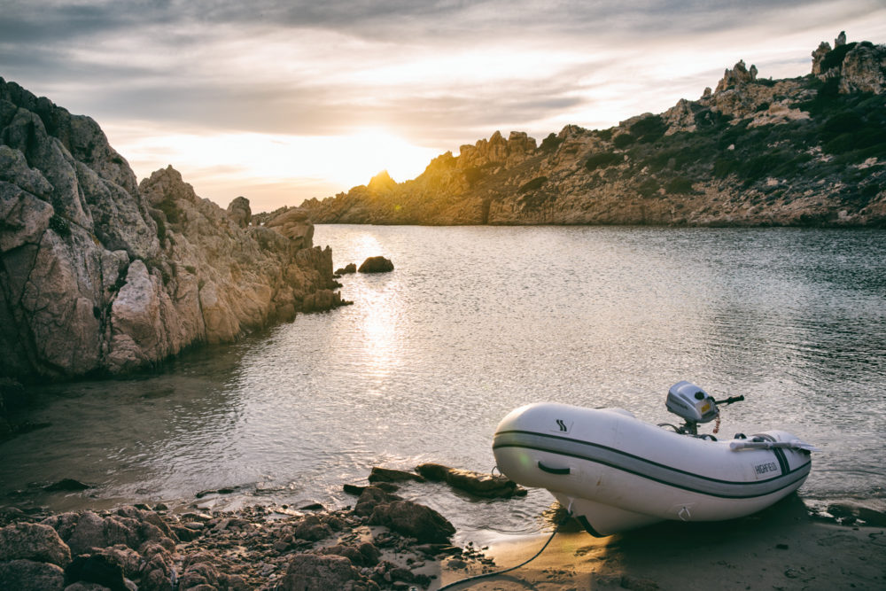 Schlauchboot auf Sardinien