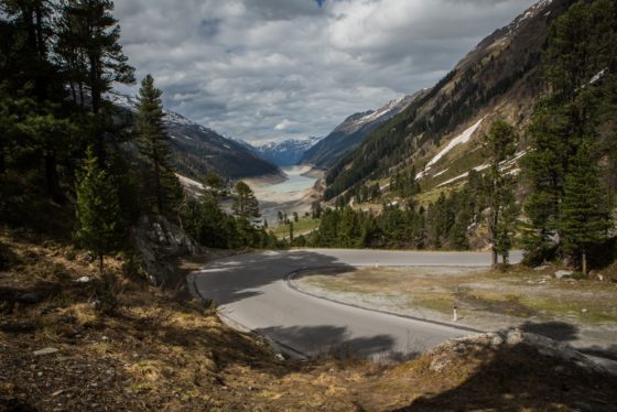 Teilweise entleerter Gepatschspeicher im Kaunertal in Tirol