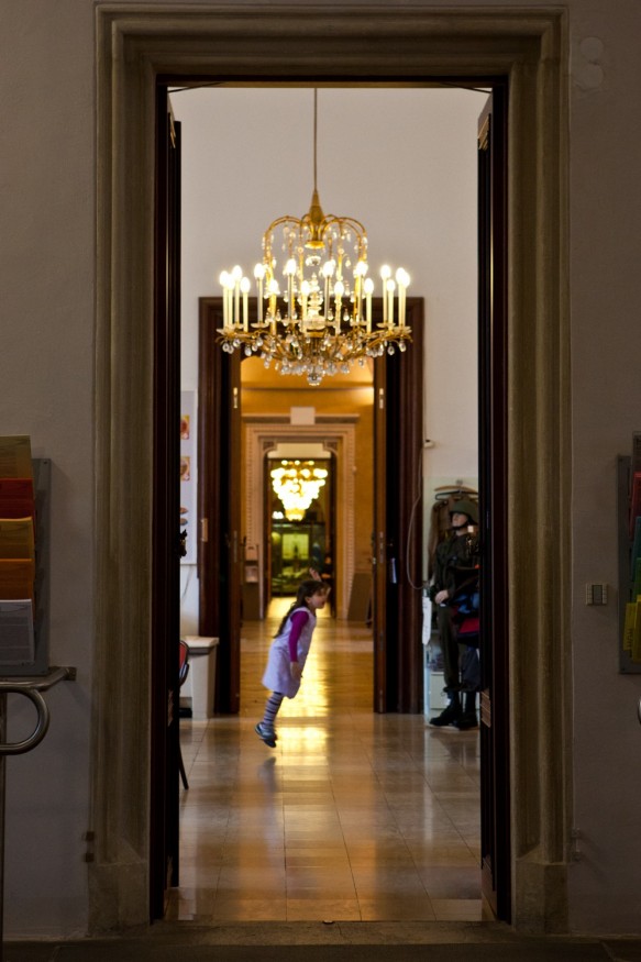 Besucherin im Herresgeschichtlichen Museum